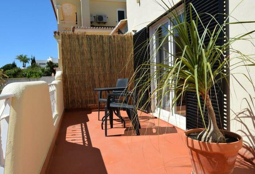 اتاق استاندارد, Family House