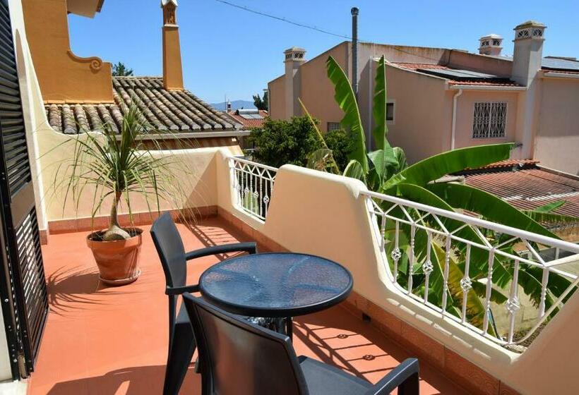 اتاق استاندارد, Family House