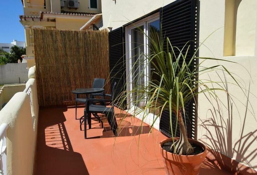 غرفة قياسية, Family House