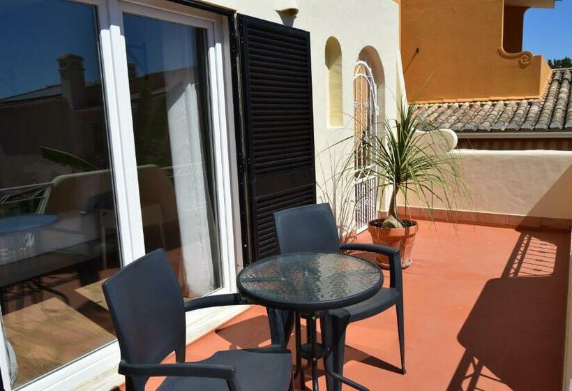 اتاق استاندارد, Family House