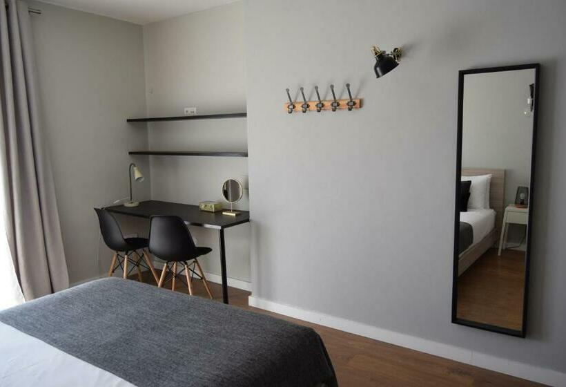 اتاق استاندارد, Family House