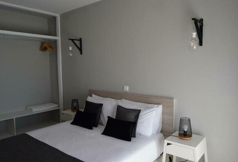 اتاق استاندارد, Family House