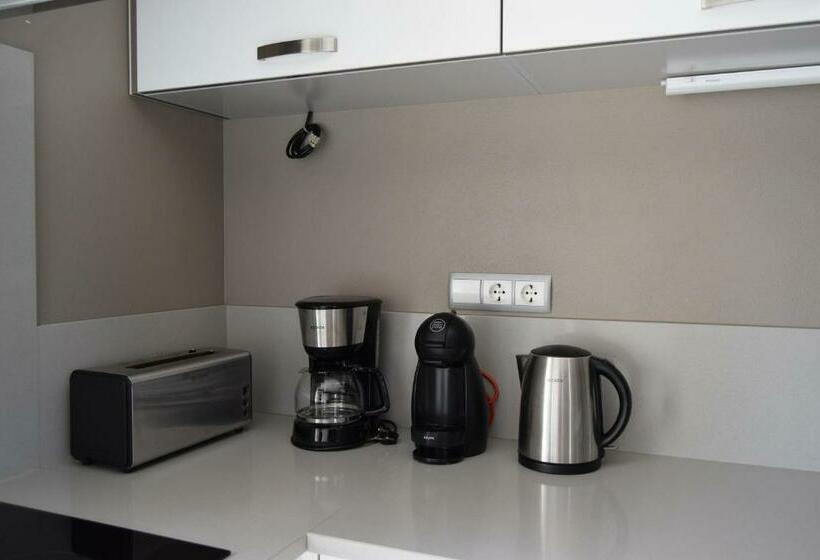 اتاق استاندارد, Family House