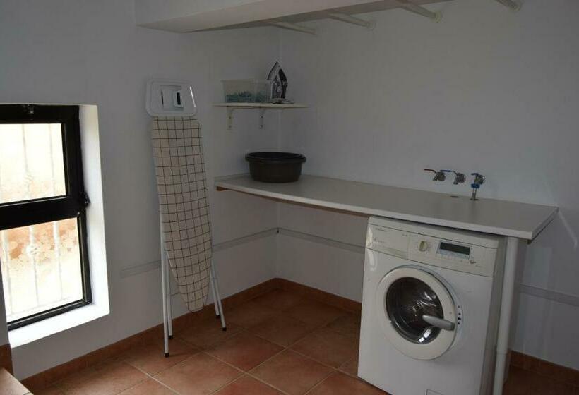 غرفة قياسية, Family House