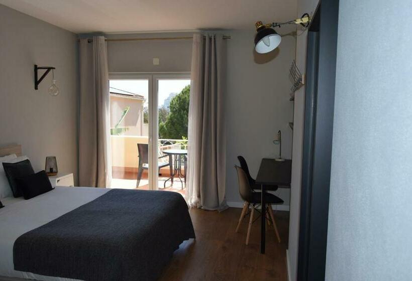 غرفة قياسية, Family House
