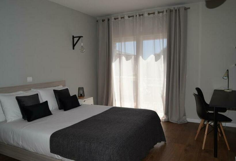 اتاق استاندارد, Family House