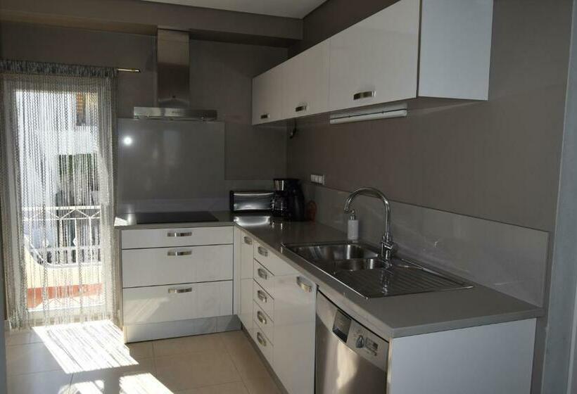 اتاق استاندارد, Family House