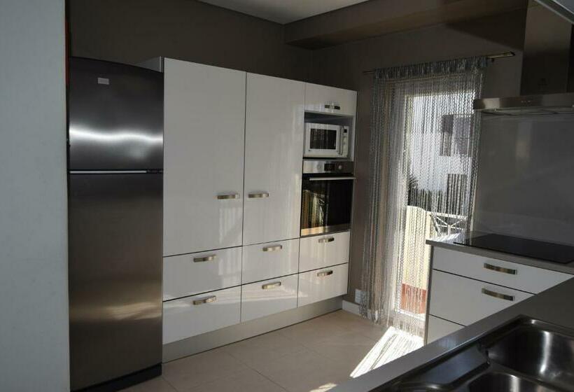 اتاق استاندارد, Family House