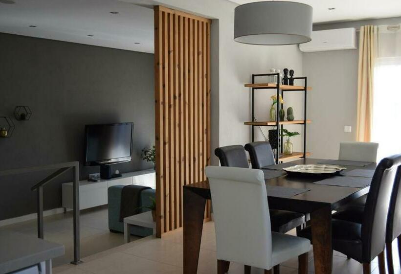 اتاق استاندارد, Family House