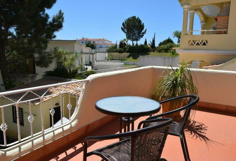 اتاق استاندارد, Family House