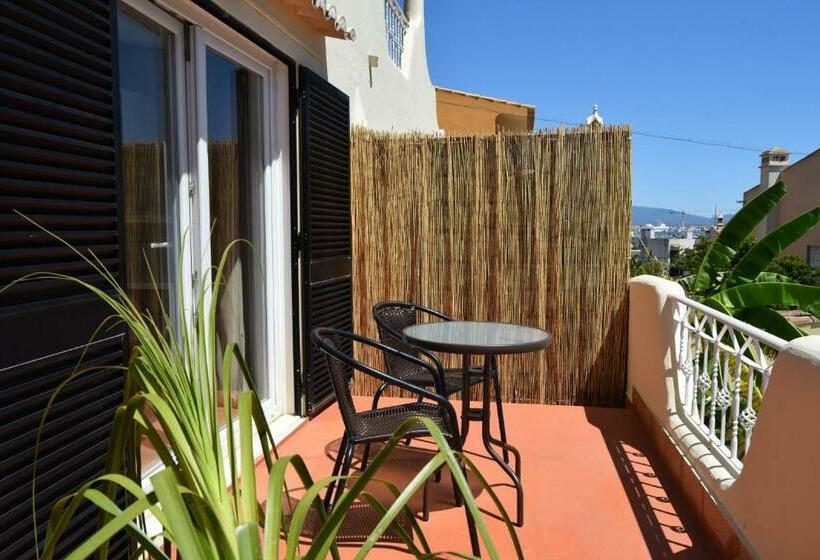 اتاق استاندارد, Family House