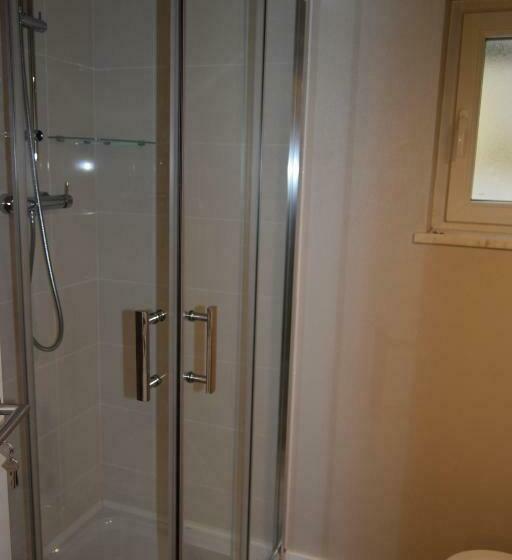 غرفة قياسية, Family House