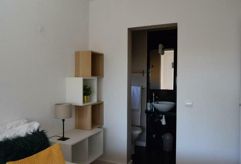 اتاق استاندارد, Family House