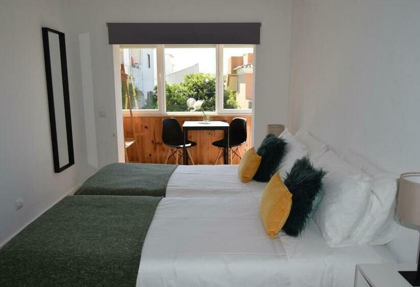 غرفة قياسية, Family House