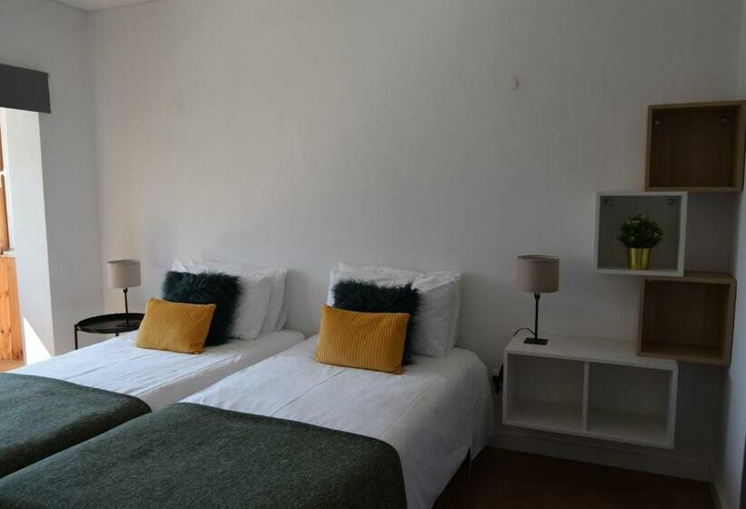 اتاق استاندارد, Family House