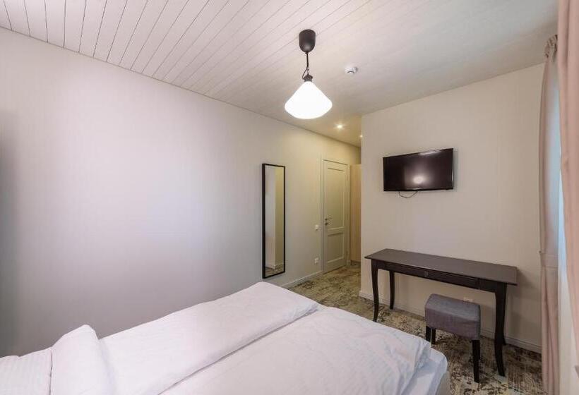 اتاق استاندارد, Olando Kepure