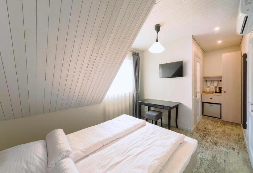 اتاق استاندارد, Olando Kepure