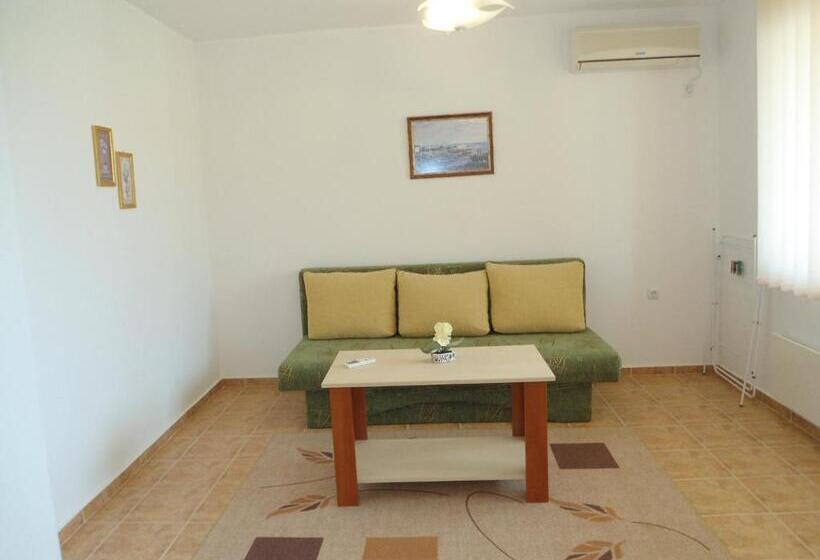 آپارتمان 1 خوابه, Family Hotel Radka