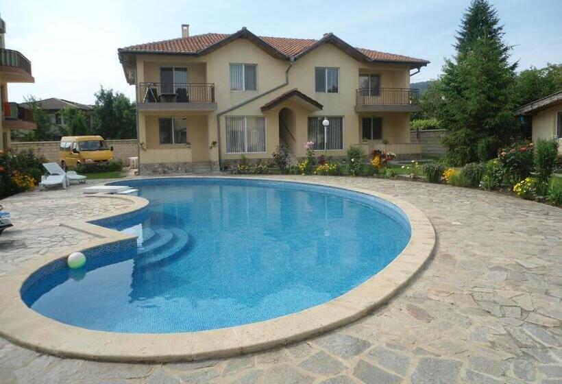 آپارتمان 1 خوابه, Family Hotel Radka