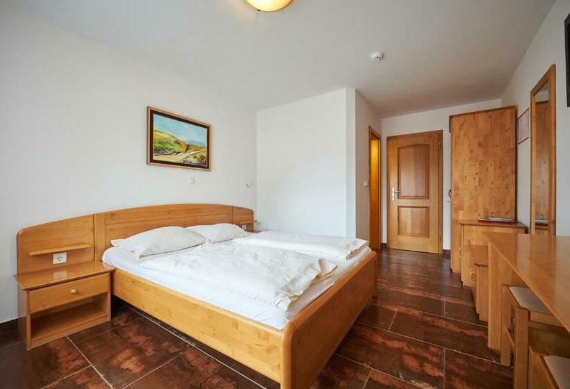 اتاق سوپریور, Lukov Dom Kope