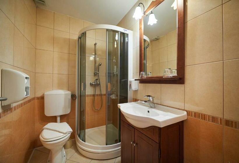 اتاق سوپریور, Lukov Dom Kope