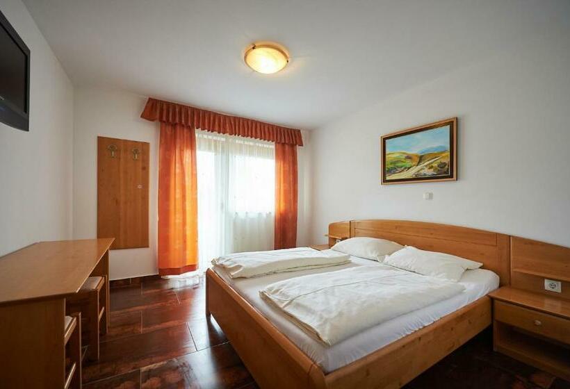 اتاق سوپریور, Lukov Dom Kope