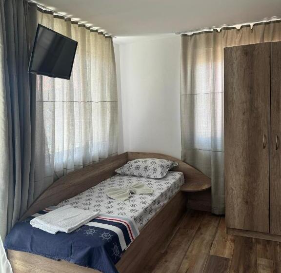 اتاق استاندارد سه تخته با چشم‌انداز باغ, къща за гости перфекто