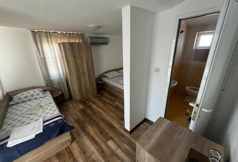 اتاق استاندارد سه تخته با چشم‌انداز باغ, къща за гости перфекто