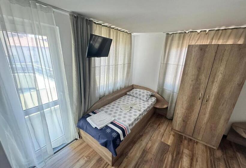 اتاق استاندارد سه تخته با چشم‌انداز باغ, къща за гости перфекто