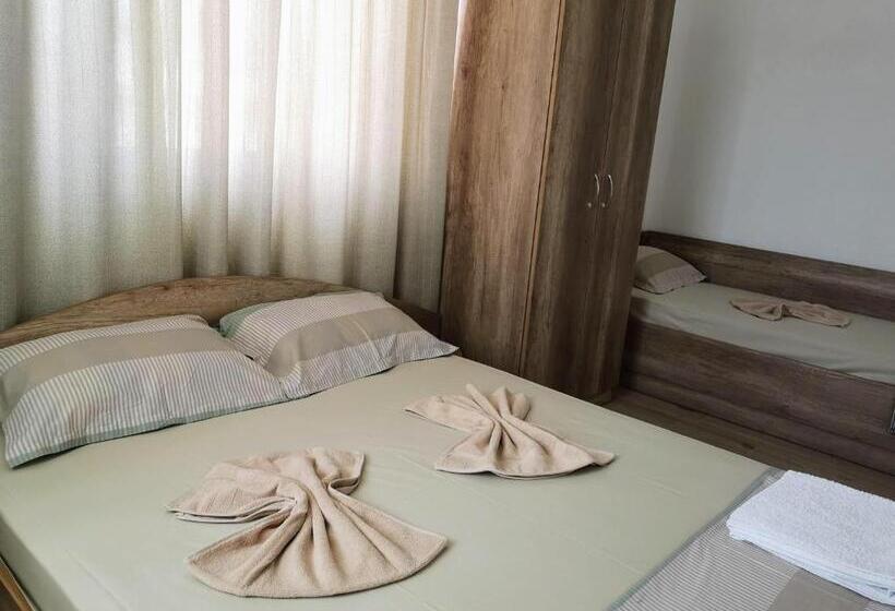 اتاق استاندارد سه تخته با چشم‌انداز باغ, къща за гости перфекто