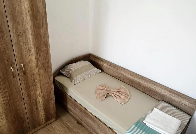 اتاق استاندارد سه تخته با چشم‌انداز باغ, къща за гости перфекто