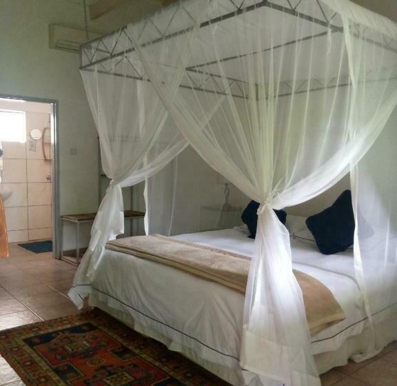 اتاق لوکس, Fawlty Towers Accommodation & Activities