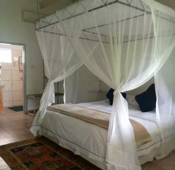 اتاق لوکس, Fawlty Towers Accommodation & Activities