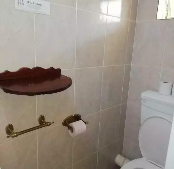 اتاق استاندارد, Fawlty Towers Accommodation & Activities