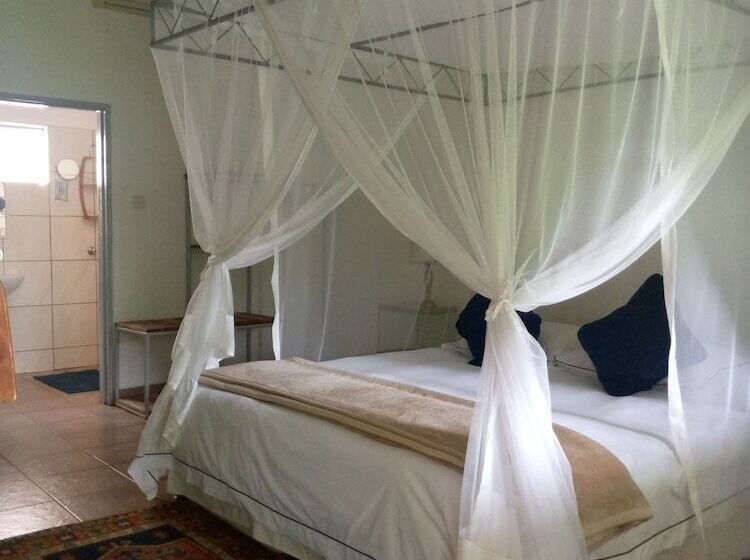 اتاق لوکس, Fawlty Towers Accommodation & Activities