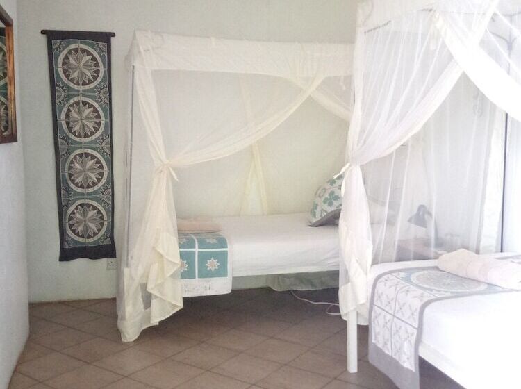 اتاق استاندارد, Fawlty Towers Accommodation & Activities