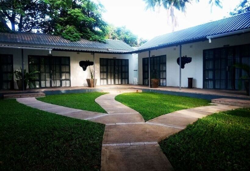 اتاق استاندارد, Fawlty Towers Accommodation & Activities