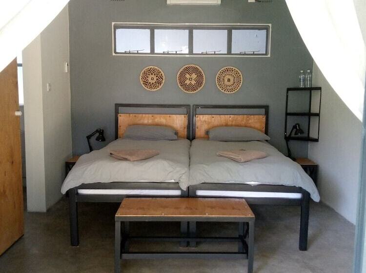 اتاق استاندارد, Fawlty Towers Accommodation & Activities