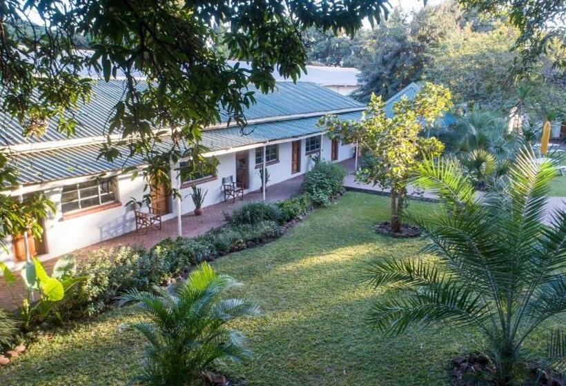 اتاق لوکس, Fawlty Towers Accommodation & Activities