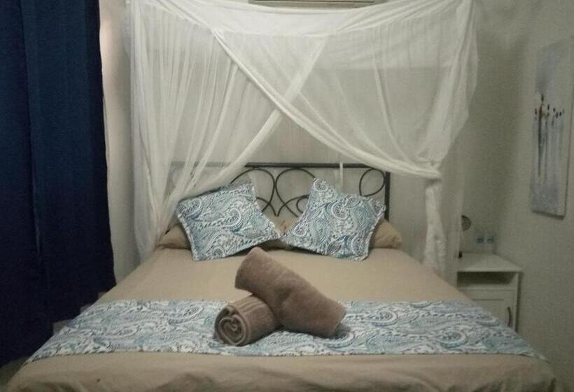 اتاق استاندارد, Fawlty Towers Accommodation & Activities