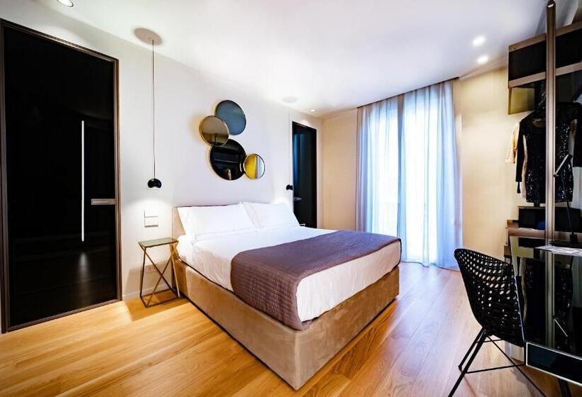 سوئیت جونیور با استخر, Home Boutique Luxury & Design