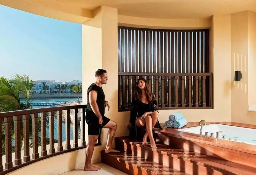 سوئیت با چشم‌انداز دریا و هیدروماساژ, Fanar Hotel & Residences