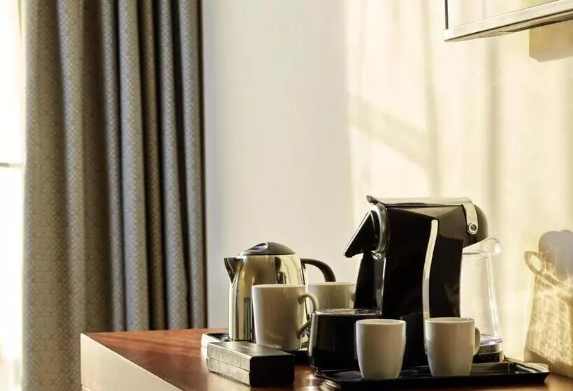 اتاق لوکس با چشم‌انداز استخر, Fanar Hotel & Residences