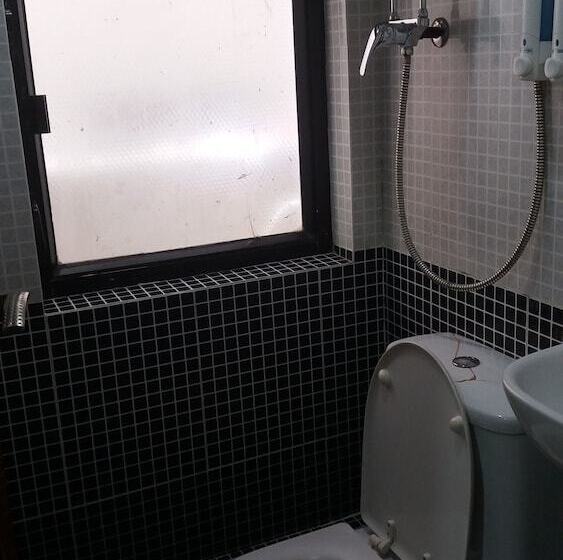 اتاق استاندارد سه نفره, Cebu Hostel