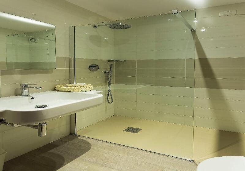 اتاق استاندارد سه نفره, Cebu Hostel