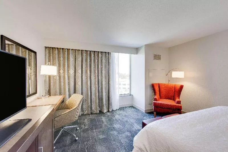 キングサイズベッドのスタンダードルーム, Hampton Inn & Suites North Houston Spring