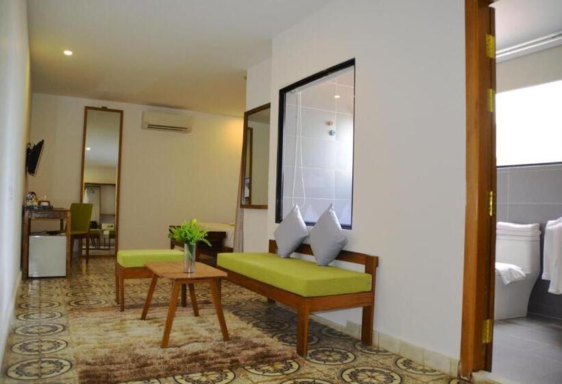 جناح جونيور, Home Chic