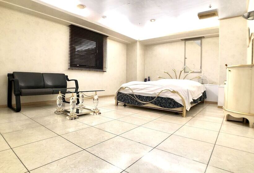 Номер Deluxe, Ritz Koshien