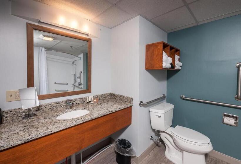 장애인을 위한 스탠다드 룸, Rockland Harbor