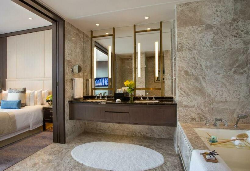 سوئیت پریمیوم, Studio City